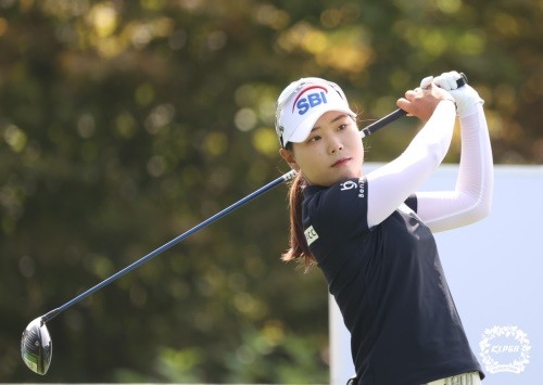 이소미가 티 샷을 하고 있다. (사진 : KLPGA)