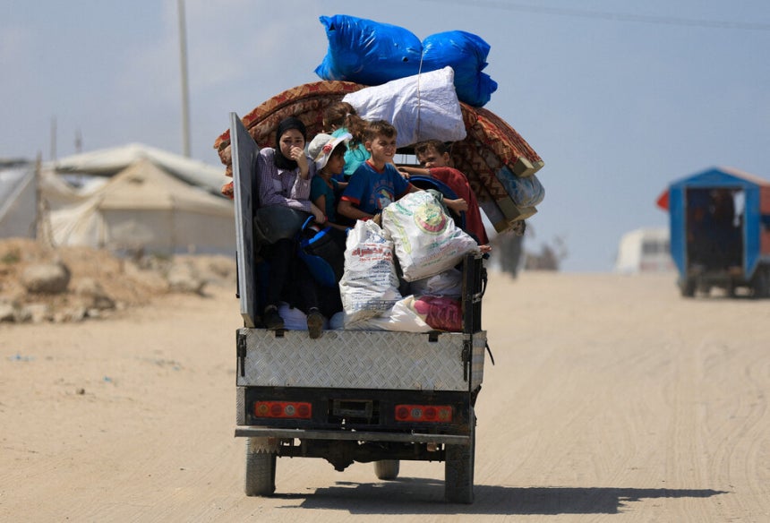 가자지구 주민들이 21일(현지시각) 남쪽으로 이동하고 있다. 가지지구/로이터 연합뉴스