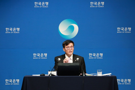 지난 12일 서울 중구 한국은행에서 열린 통화정책방향 기자간담회에서 이창용 총재가 발언하고 있다. 한은 제공.    