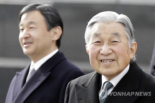 明仁(右側) 日王と王位継勝 1順位であるナルヒト皇太子 [AP=連合ニュース資料写真]