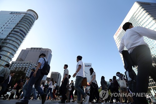 출근하는 직장인[연합뉴스 자료사진]