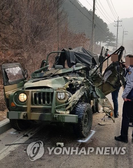 【韓国軍】軍用ジープとトラックが衝突、6人死傷（鉄原）[03/06] 	->画像>5枚 