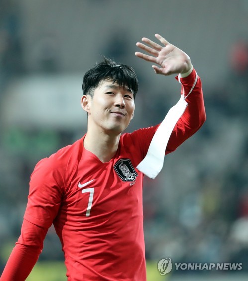 '벤투호 첫 골' 손흥민 "혼자 주목받아 미안해…골은 팀원 덕 ...