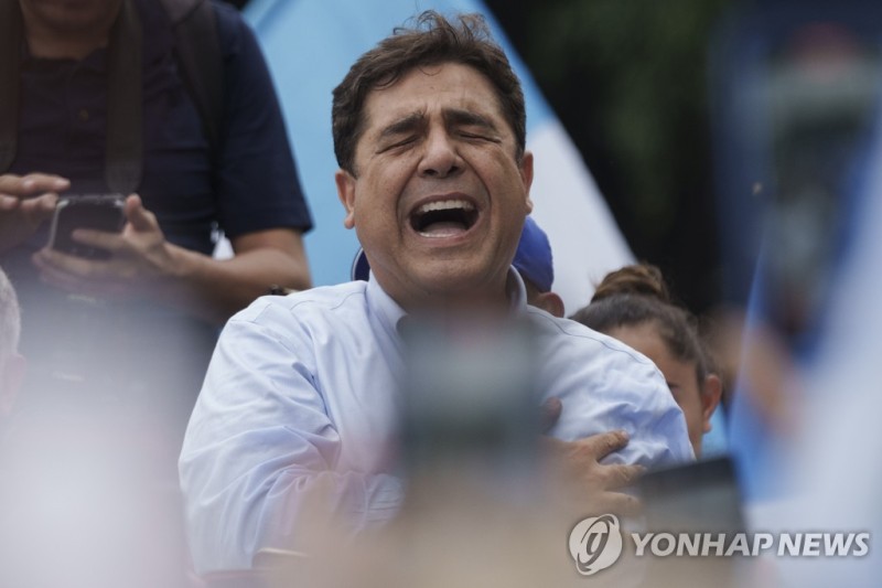 6월 대선 앞둔 과테말라서 지지율 1위 후보 자격보류 '논란'