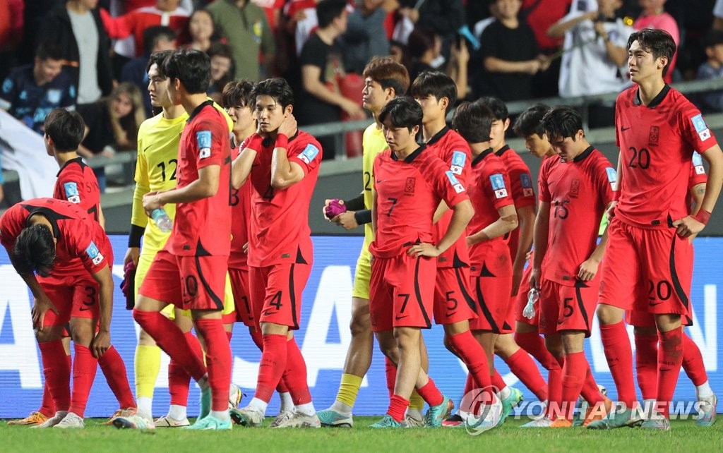 아쉬워하는 <b>U20</b>월드컵 한국 대표팀