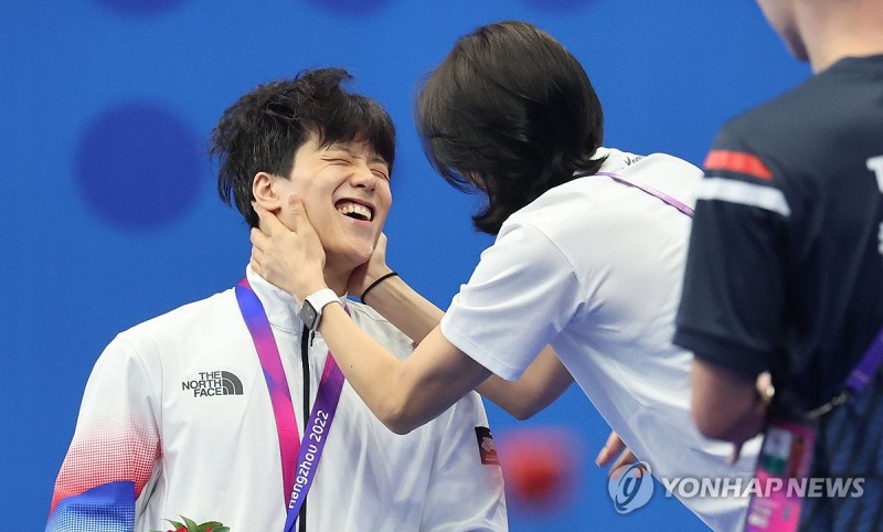 [아시안게임] '자유형 50ｍ금 ' <b>지유찬</b> "수영을 더 열심히, 사랑하게 될 계기...