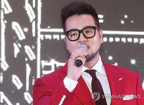<b>김태우</b>, '행사에 사설구급차 이용' 논란에 "변명 여지없는 잘못"