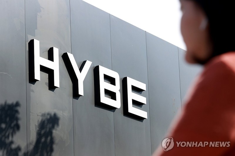 <b>하이브 댄스 트레이너</b>, 수십억원 사기 혐의로 해고·고소