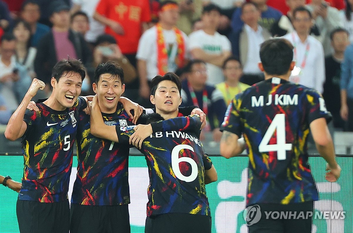 '손흥민 멀티골' 한국, 중국 3-0 꺾고 <b>월드컵 예선</b> 2연승