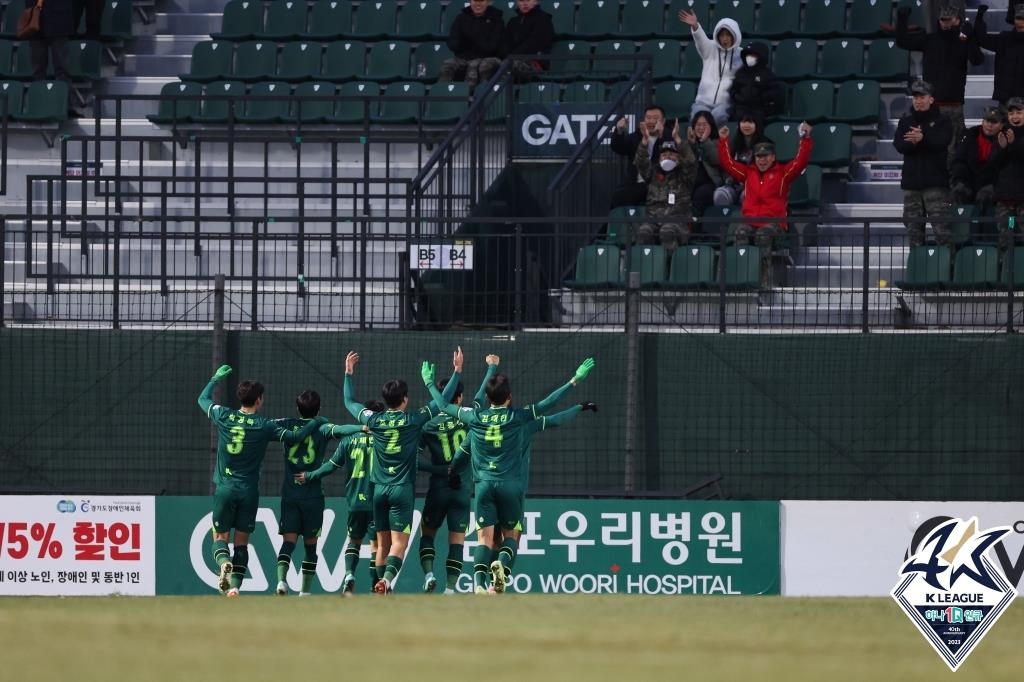 K리그2 <b>김포</b>, <b>경남</b> 꺾고 승강PO 진출…강원과 '승격 전쟁'