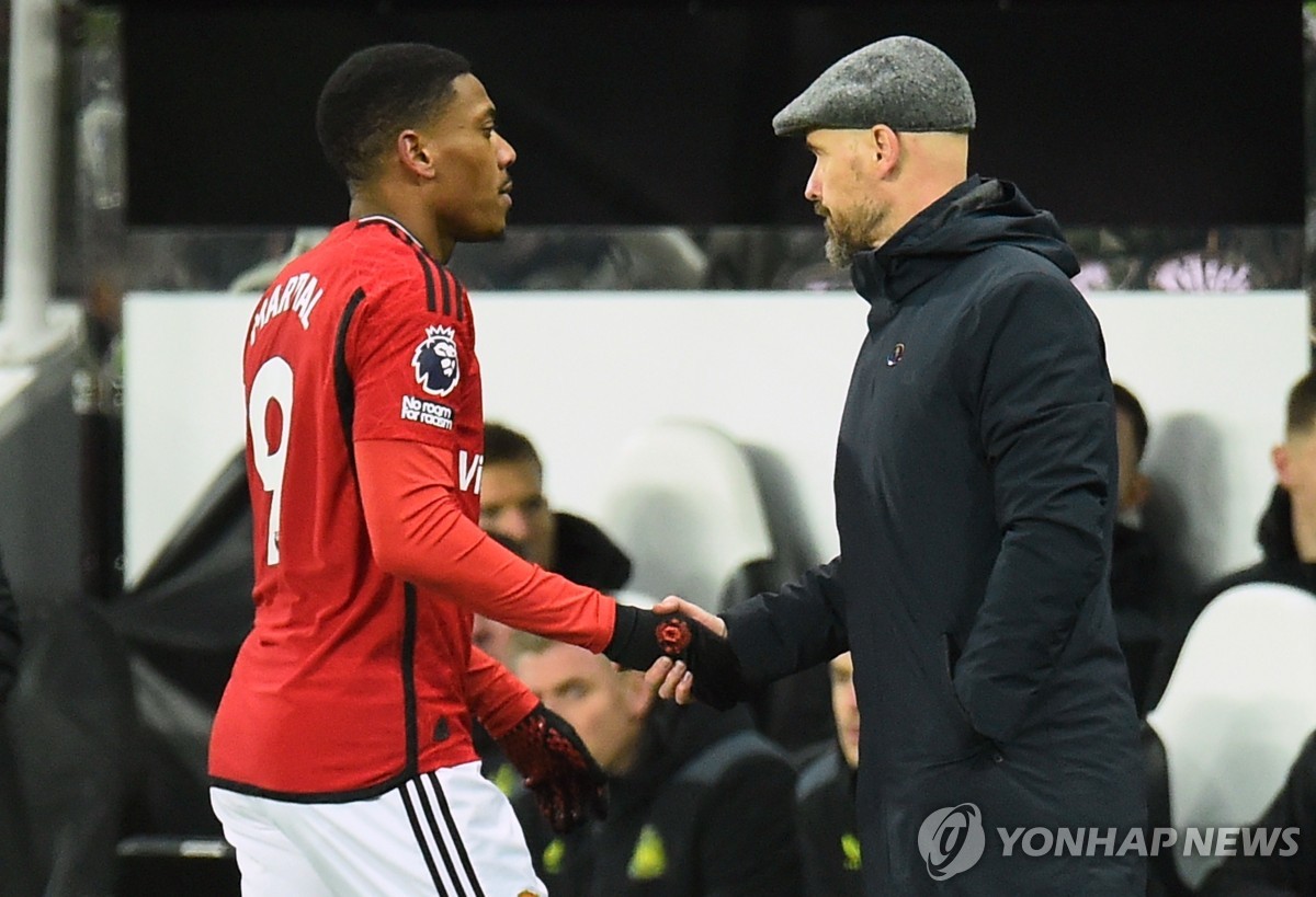 <b>맨유</b>, <b>뉴캐슬</b>에 101년 만의 3연패…그라운드선 감독-선수 불화