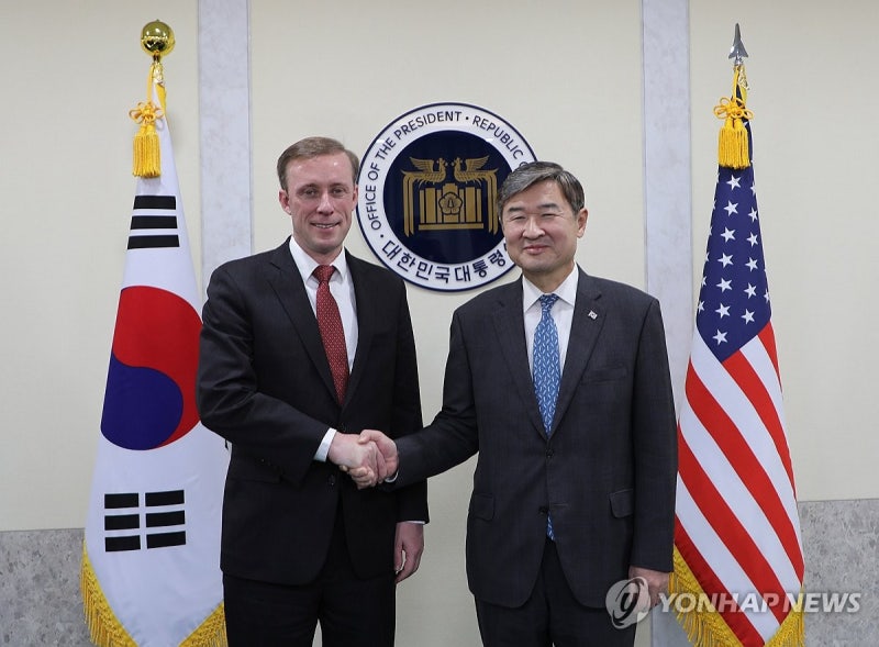 악수하는 <b>한미 안보실장</b>