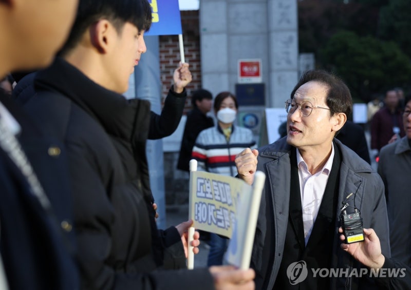 <b>조희연</b>, 오늘부터 '서울 <b>학생인권</b>조례 폐지 <b>반대</b>' 1인 시위