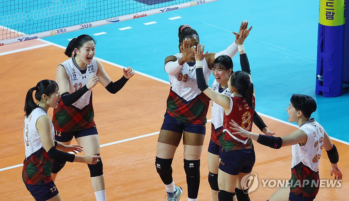<b>김다인</b> 빠진 1위 <b>현대건설</b>, 김연경 앞세운 <b>흥국생명</b> 완파…9연승