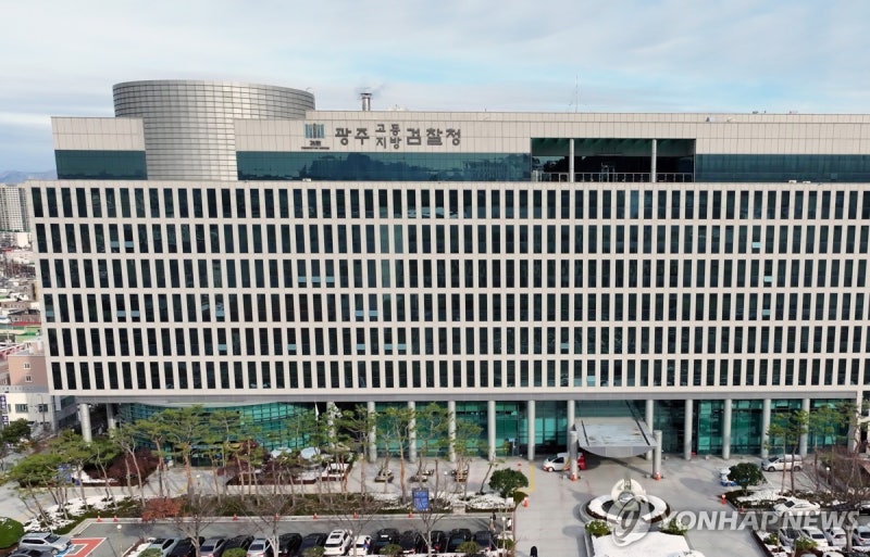 '사건 <b>브로커</b>' 관련 인사청탁 전직 <b>경찰관</b> 구속