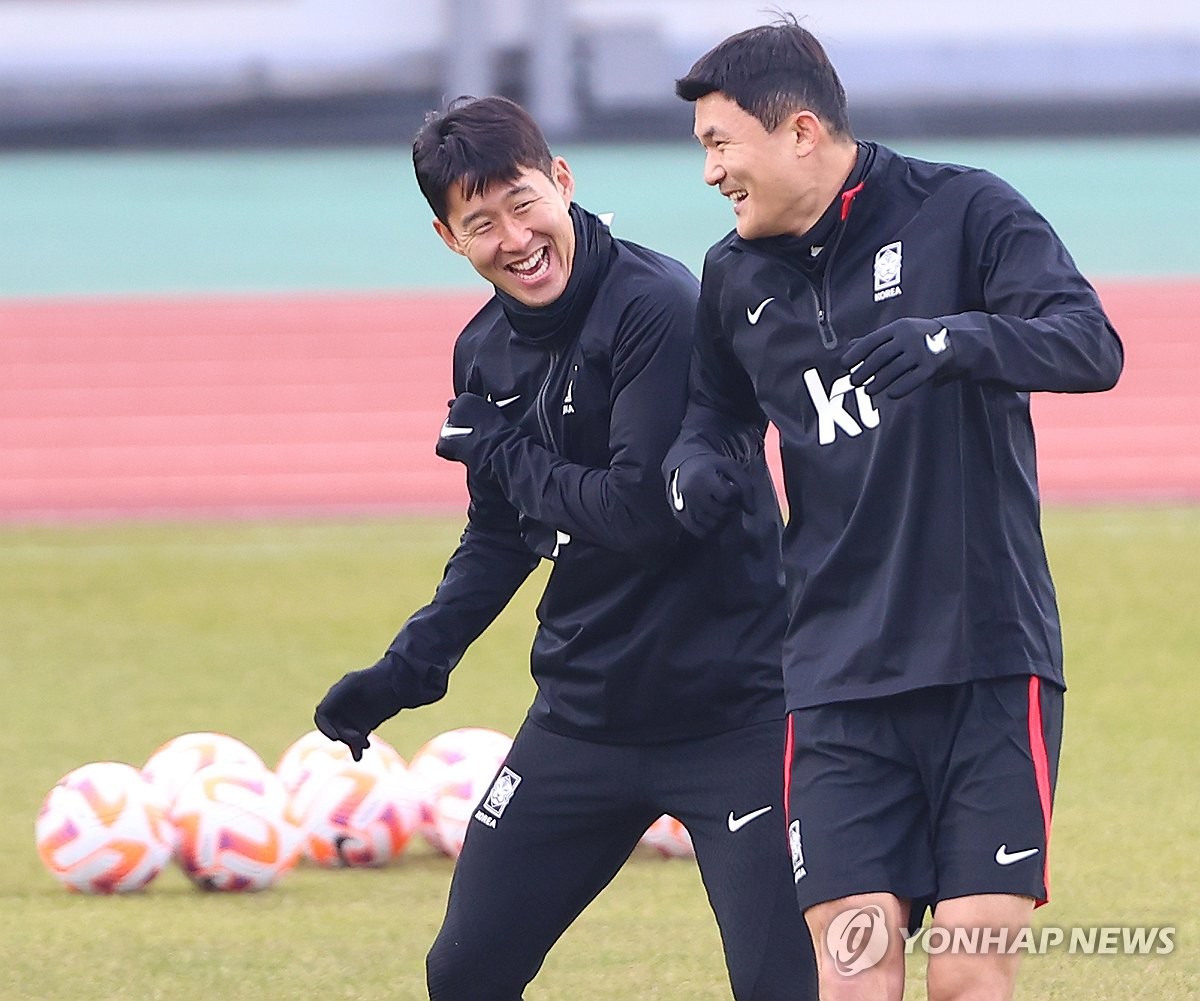 <b>손흥민</b>, 영국 <b>가디언</b>이 뽑은 축구선수 랭킹 24위…김민재는 37위