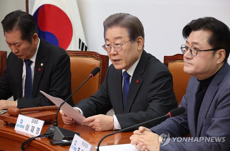 <b>이재명</b>, 尹대통령 <b>건전재정 적절</b> 발언에 "다른 세상에 사시나"