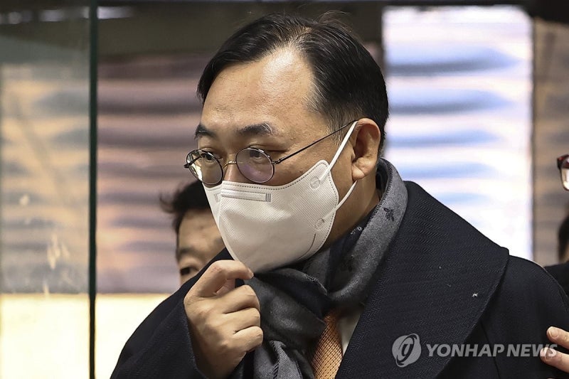 '백현동 수사무마 <b>금품수수</b> 의혹' <b>곽정기</b>, 영장심사 출석