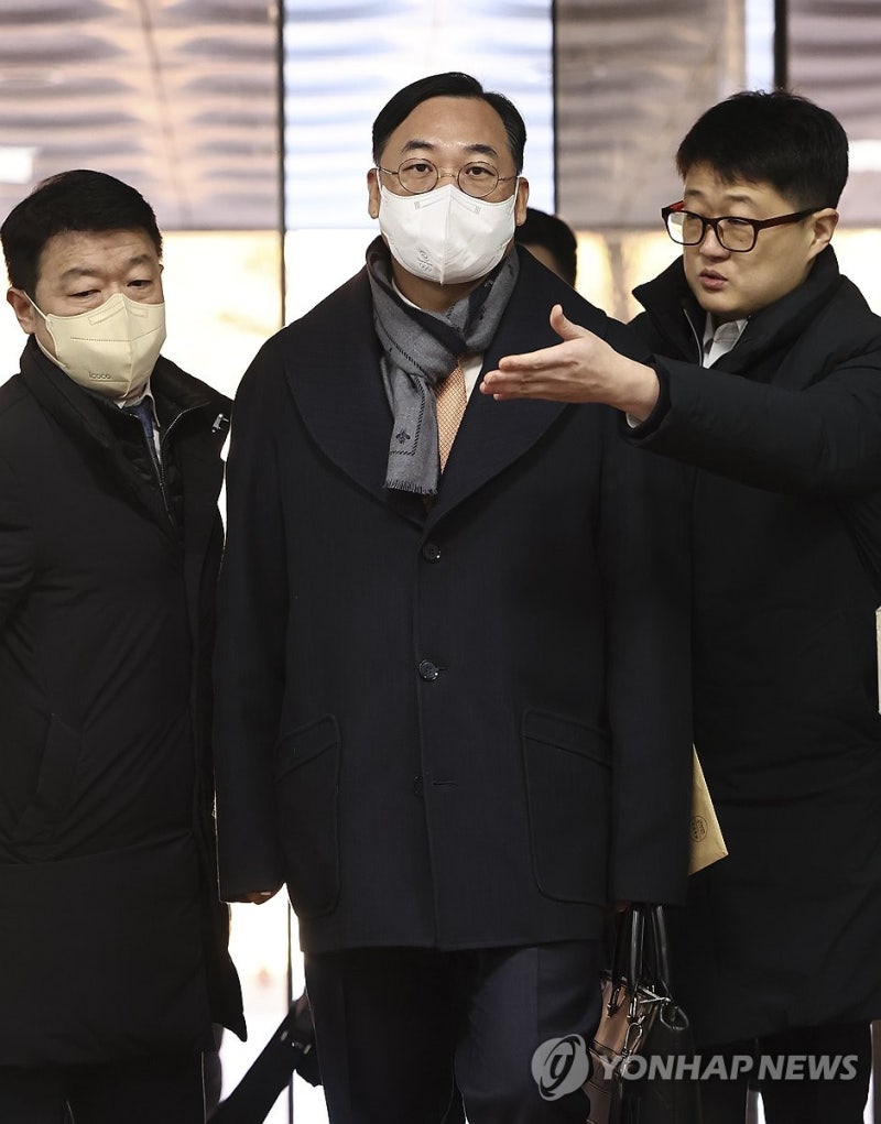'백현동 수사무마 <b>금품수수</b> 의혹' <b>곽정기</b>, 영장심사 출석