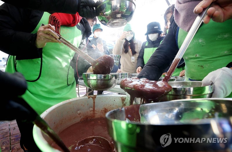 "<b>동지</b>엔 <b>팥죽</b>"