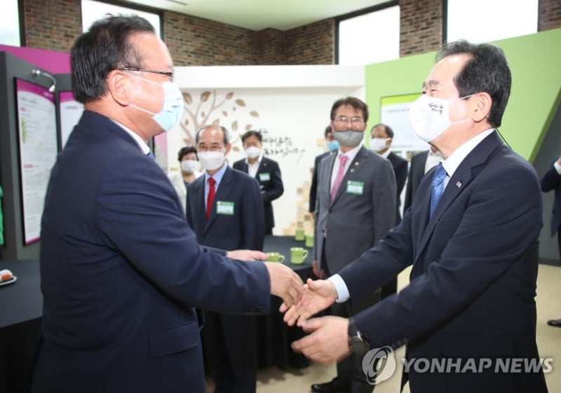 <b>정세균</b>·김부겸 조찬 회동…"민주당 공천 잡음에 큰 우려"(종합)