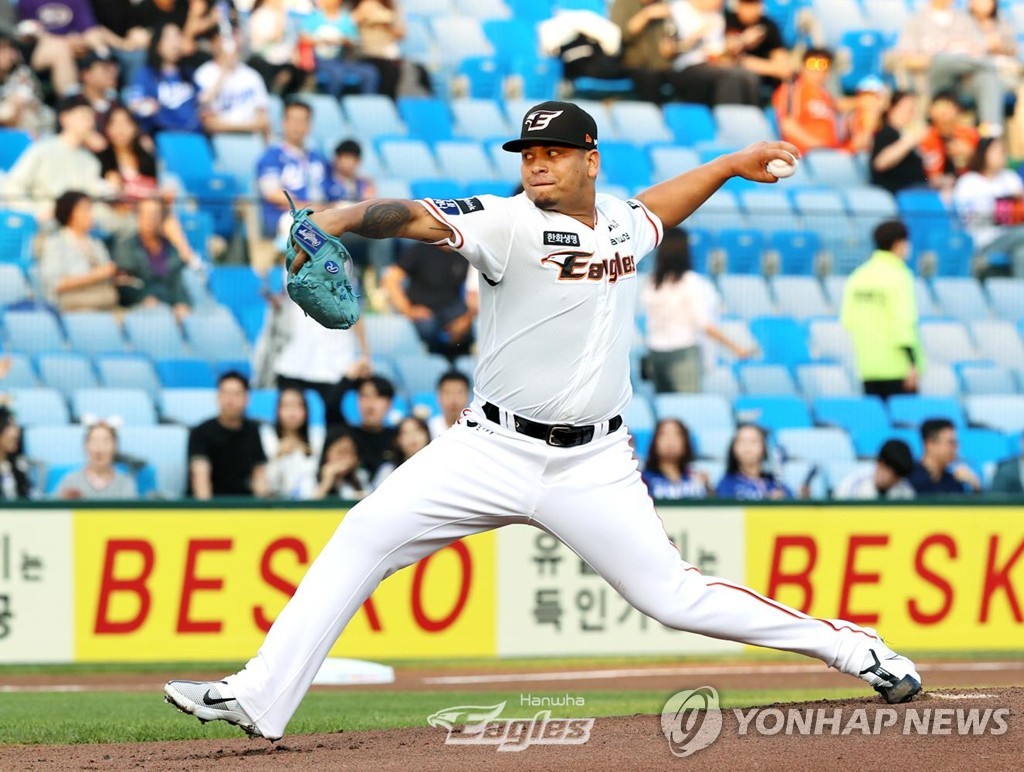프로야구 <b>한화</b>, <b>좌완 산체스</b>와 총액 75만달러에 재계약