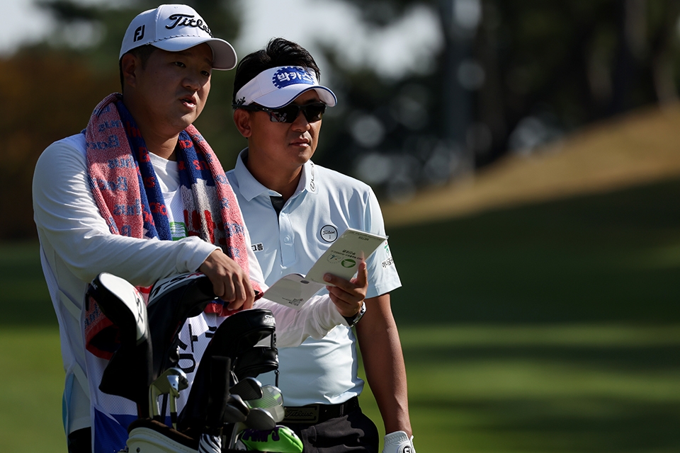 KPGA 최고 캐디는 <b>박상현</b> 캐디 이동연