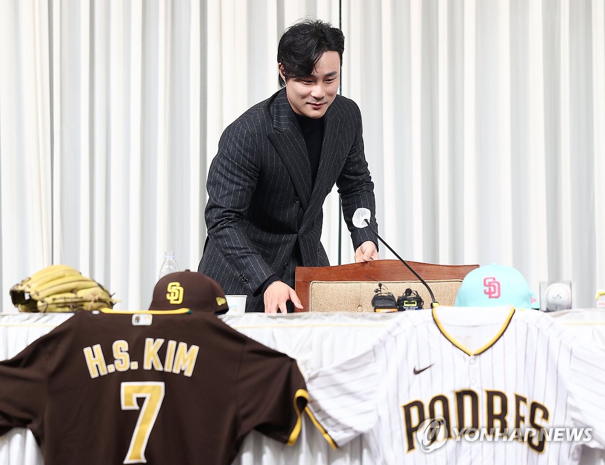 MLB닷컴 "<b>이정후</b> 영입에도 구멍 많은 SF, 김하성 고려해야"