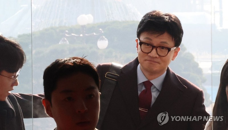 與 <b>비대위</b>, 김경률·민경우 합류…20·40대 非<b>정치인</b> 전면배치