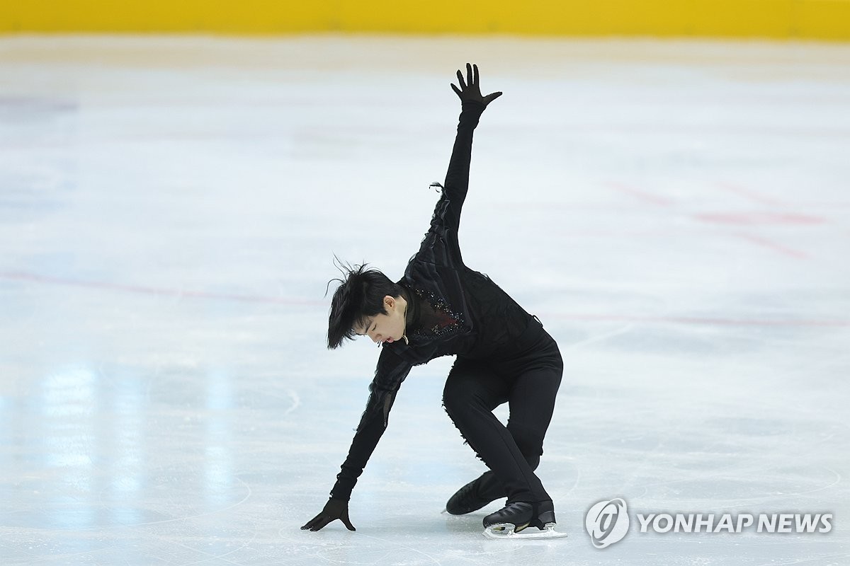 아픈 발목으로 왕좌 지킨 <b>차준환</b> "세계<b>선수권</b>까지 회복 전념"