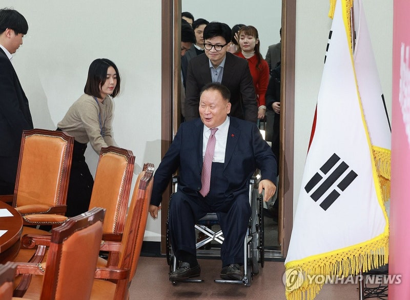'野 5선' <b>이상민</b>, 與 입당…"<b>국민의힘</b>이 총선서 원내 1당 돼야"