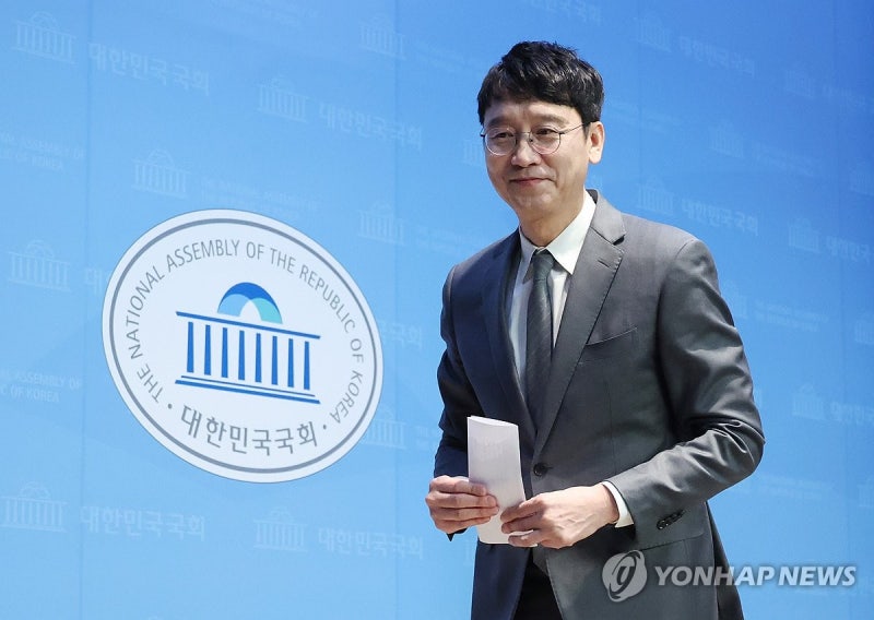 불출마 선언한 <b>김웅 의원</b>