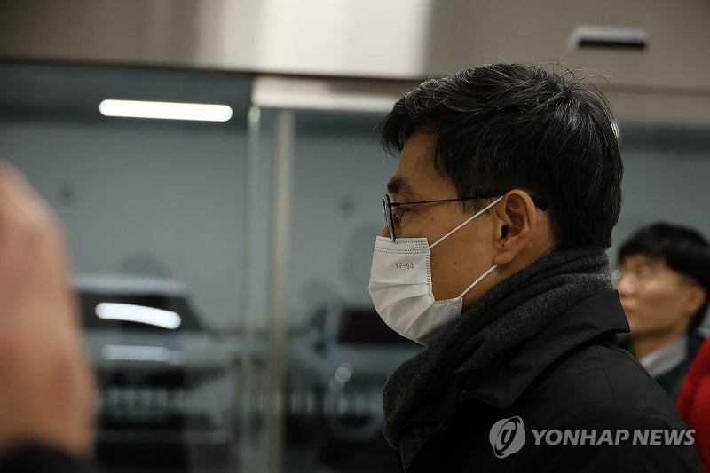 대전지법 들어서는 <b>이문기</b> 전 <b>행복청장</b>