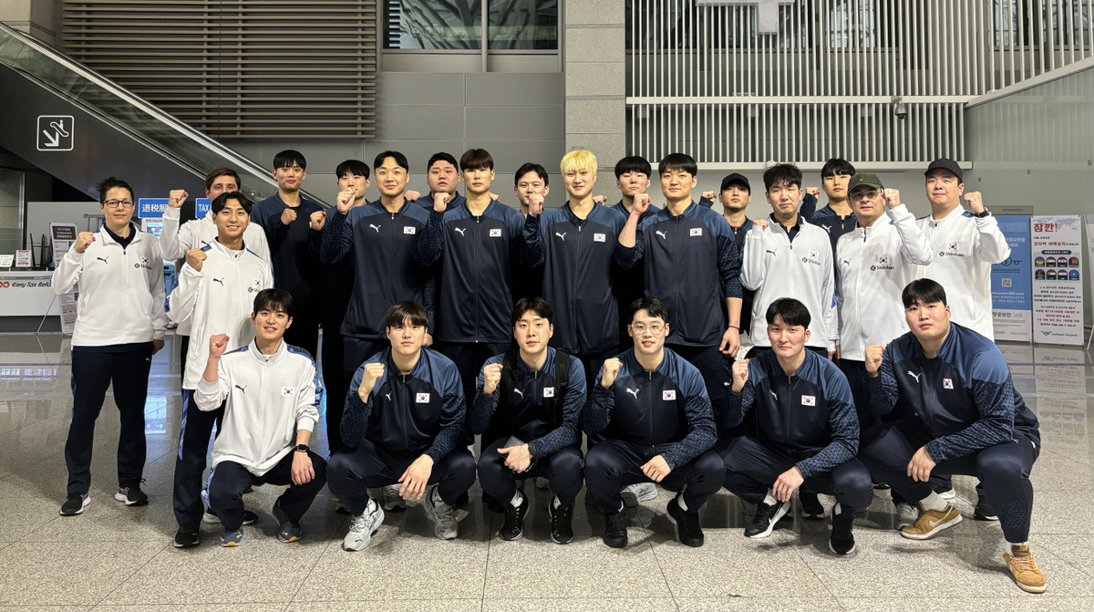 <b>아시아선수권</b> 출전하는 남자 <b>핸드볼 대표팀</b>, 바레인으로 출국
