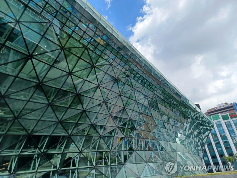 병가 내고 해외여행 간 <b>서울시</b> <b>공무원</b>…<b>골프</b>여행 접대도 받아