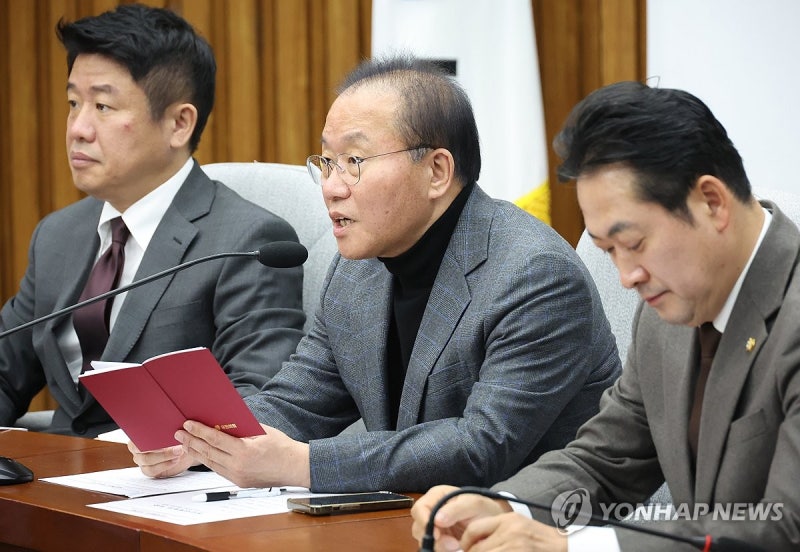 <b>윤재옥</b> "사표 낸 <b>이재명</b> 1심 판사, 재판 지연전략에 충실히 복무"
