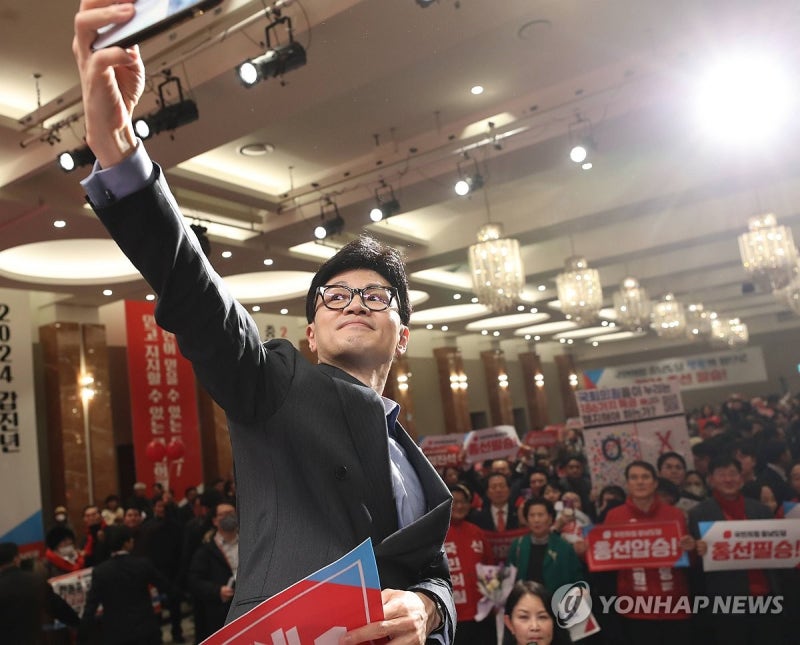 충남 찾은 <b>한동훈</b> "<b>어릴적 충청</b>인 마음으로 살아"