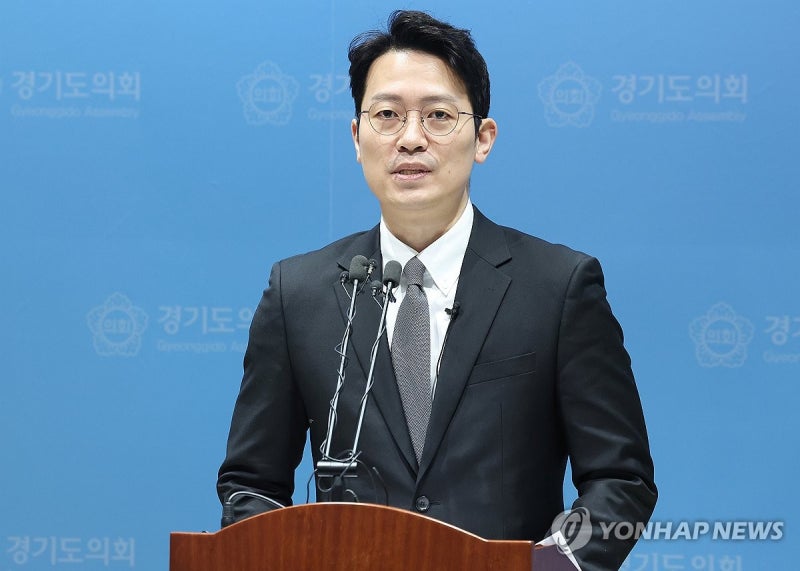<b>개혁신당</b> "<b>대통령 배우자</b>법 추진…특검법 폐기돼도 재발의"(종합)