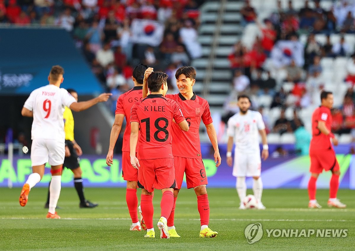 [아시안컵] 골 맛 본 <b>이강인</b>·<b>황인범</b>, 조별리그 <b>1차전</b> 베스트 11 선정