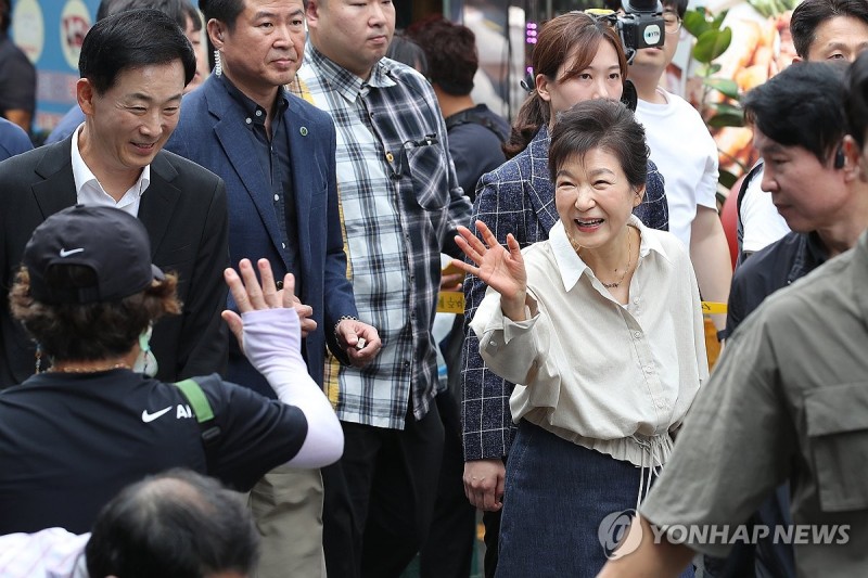 박근혜 전 대통령, '총선 코앞' 내달5일 대구서 회고록 북콘서트