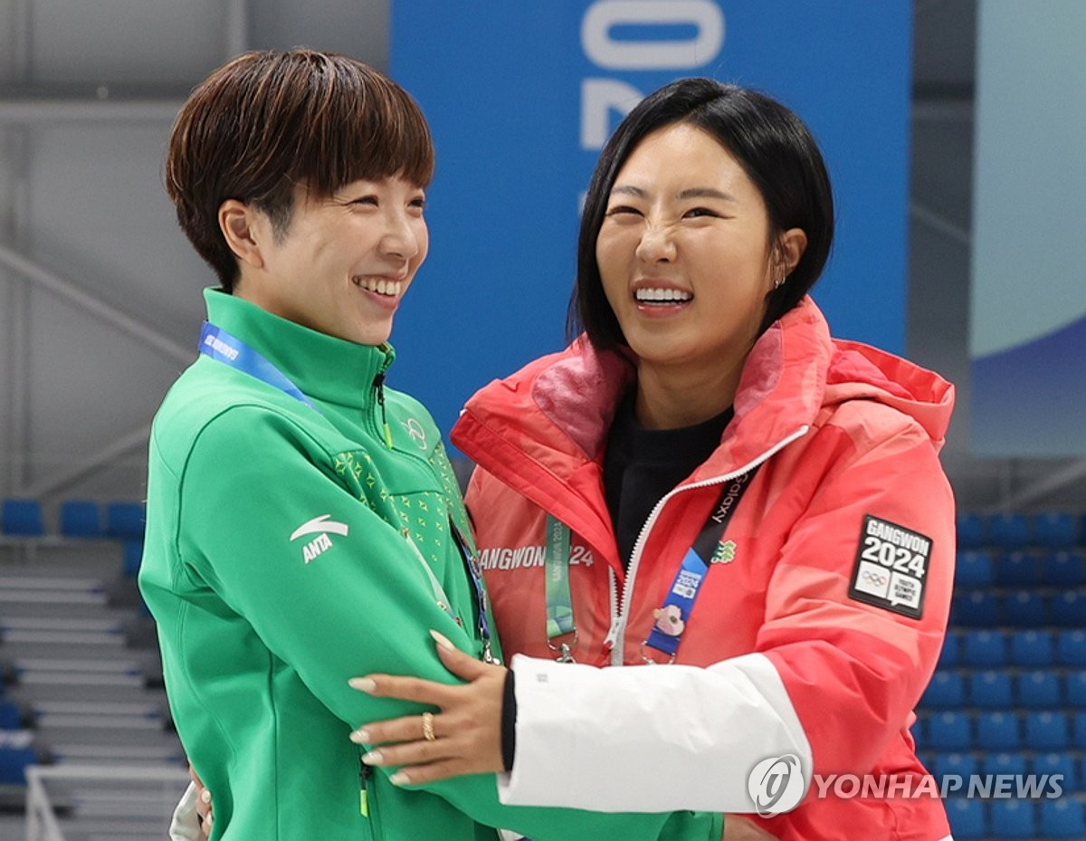평창에서 재회한 <b>이상화</b>-<b>고다이라</b>