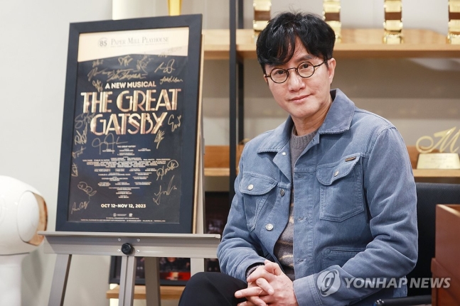 브로드웨이 진출한 신춘수 대표
(서울=연합뉴스) 진연수 기자 = 신춘수 오디컴퍼니 대표가 25일 오후 서울 강남구 오디컴퍼니에서 진행된 인터뷰에 앞서 포즈를 취하고 있다. 2024.1.25 jin90@yna.co.k