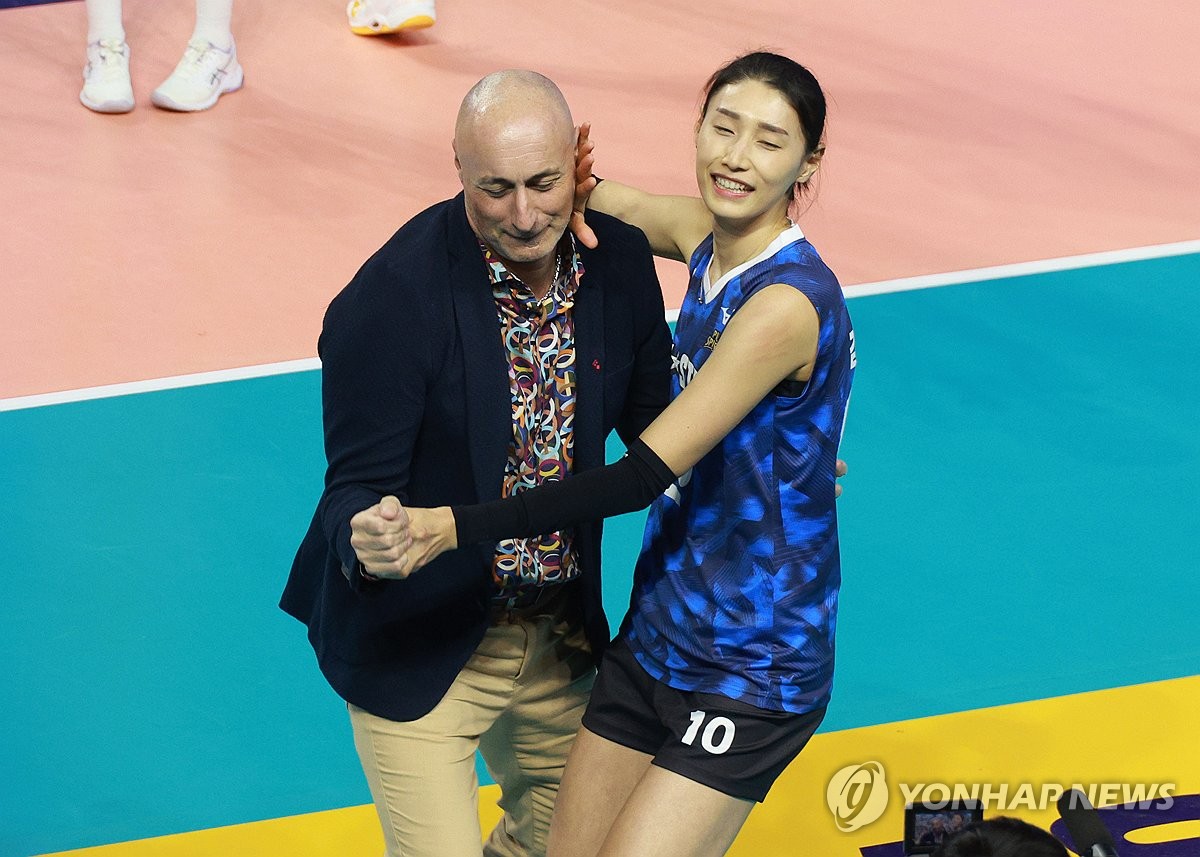 '올스타 세리머니상' <b>김연경</b> "감독님과의 강렬한 댄스 덕"