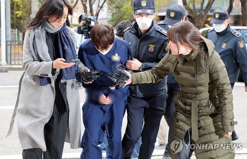 도피 중 검거된 '<b>영풍제지 주가조작</b>' <b>주범</b> 구속(종합)