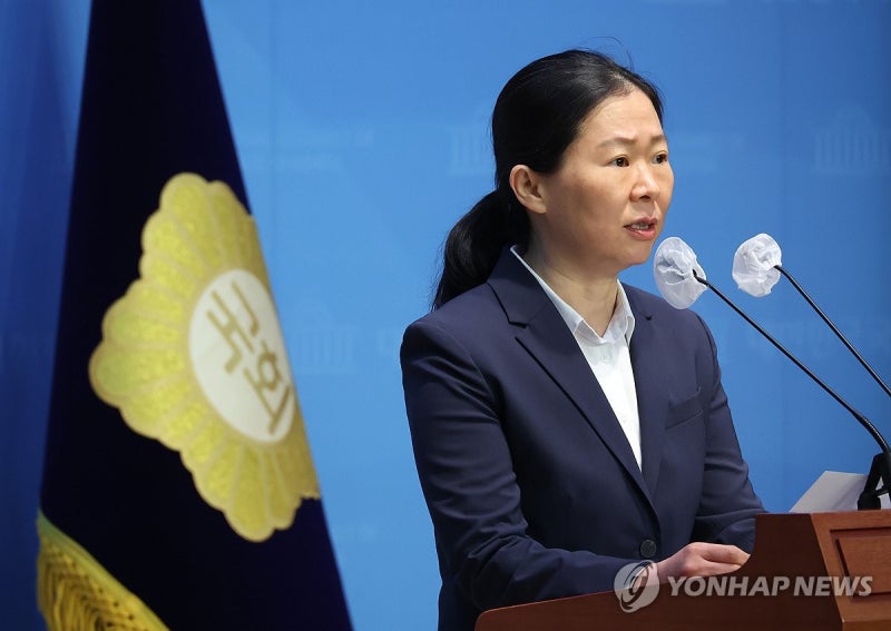 與 <b>권은희</b>, <b>탈당</b> 선언…"다당제 꿈꿨지만 양당정치 회귀"