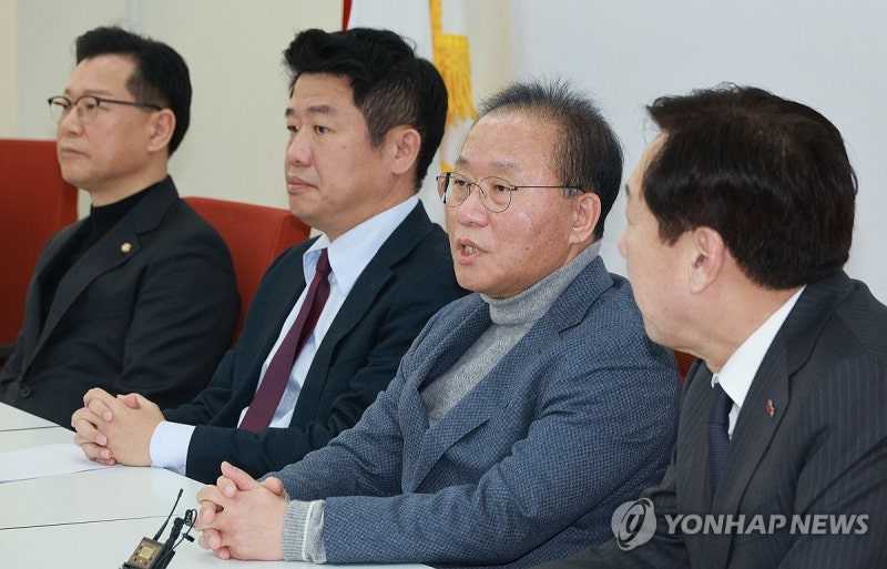 <b>윤재옥</b> "野, 상임위를 이재명 피습 음모론 낭독대회로 만들어"