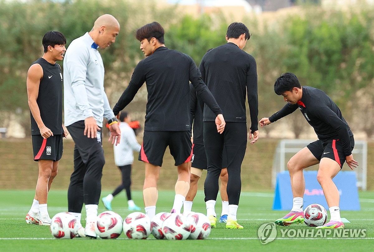 [<b>아시안컵</b>] 클린스만호·만치니호, 맞대결 앞두고 밝은 분위기 속 훈련