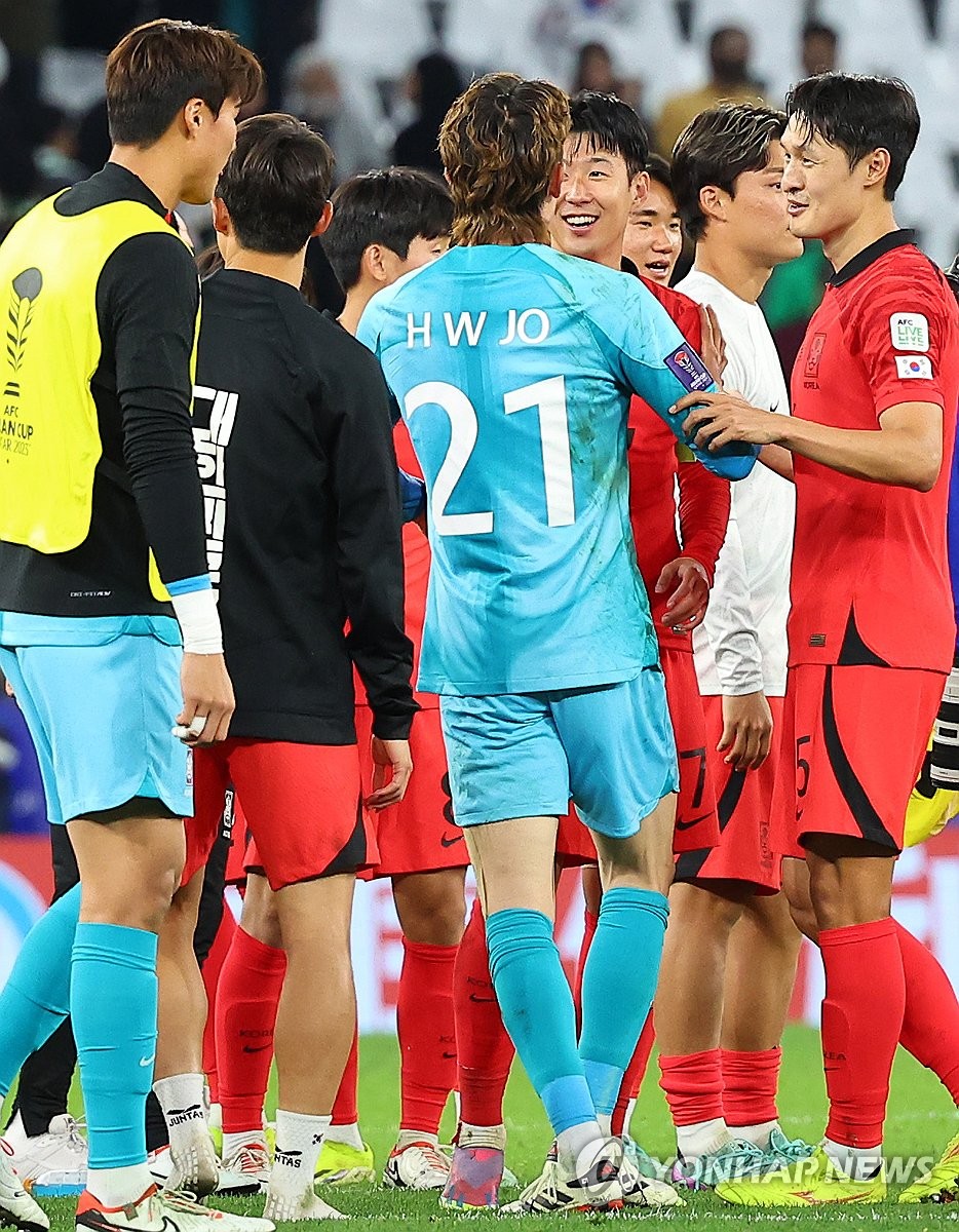 <b>조현우</b> <b>포옹</b>하는 <b>손흥민</b>