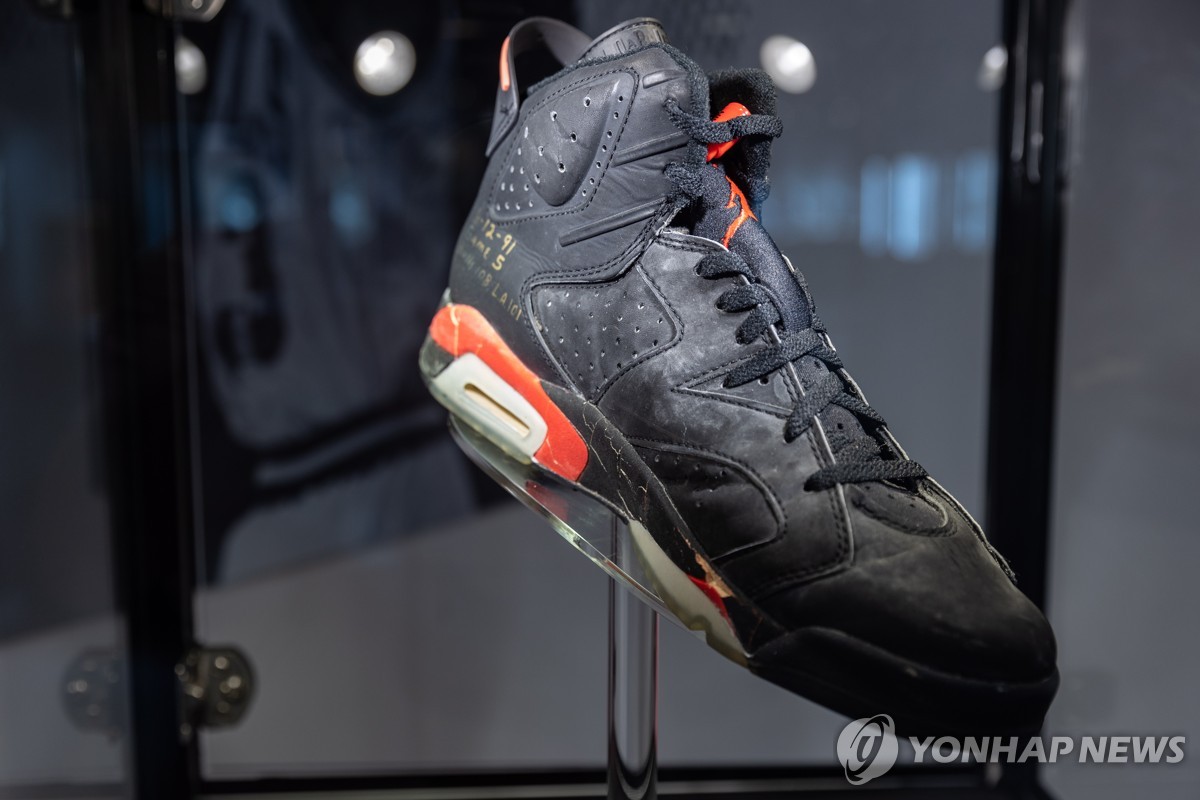 <b>조던 농구화 세트</b>, 소더비 경매서 107억원에 팔려