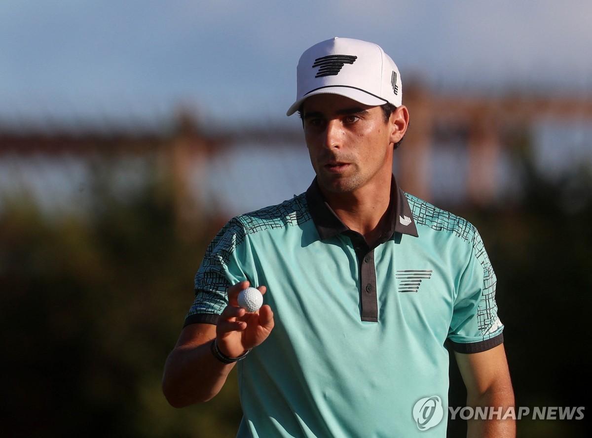 니만, LIV <b>골프</b> 시즌 <b>개막전</b> 첫날 59타…5타 차 단독 1위